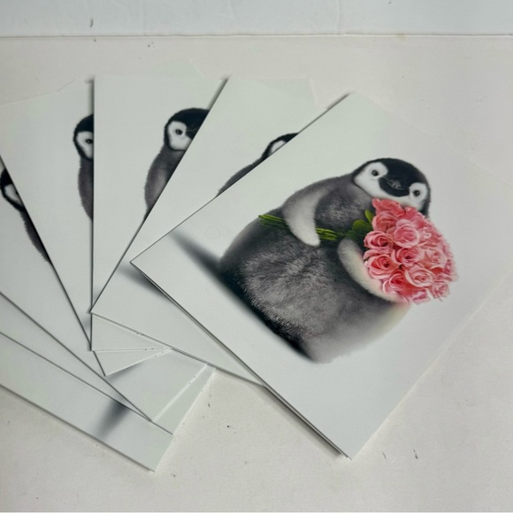 8 Avanti Greeting cards- baby penguin with pink roses
Holiday: Valentines Day - Picture 2 of 8